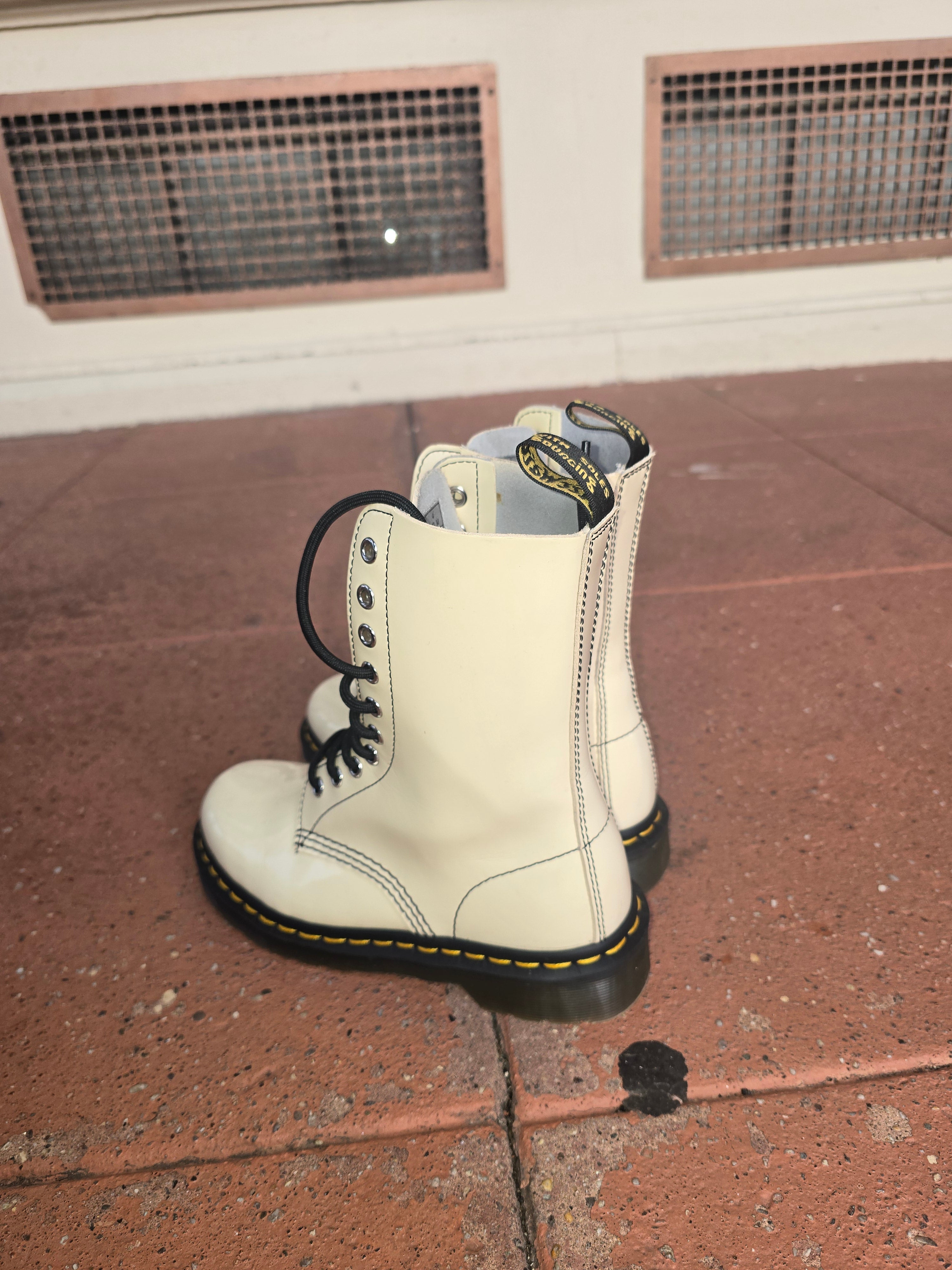 Dr. Martens - Marc Jacobs' 1993 "Grunge" Collection