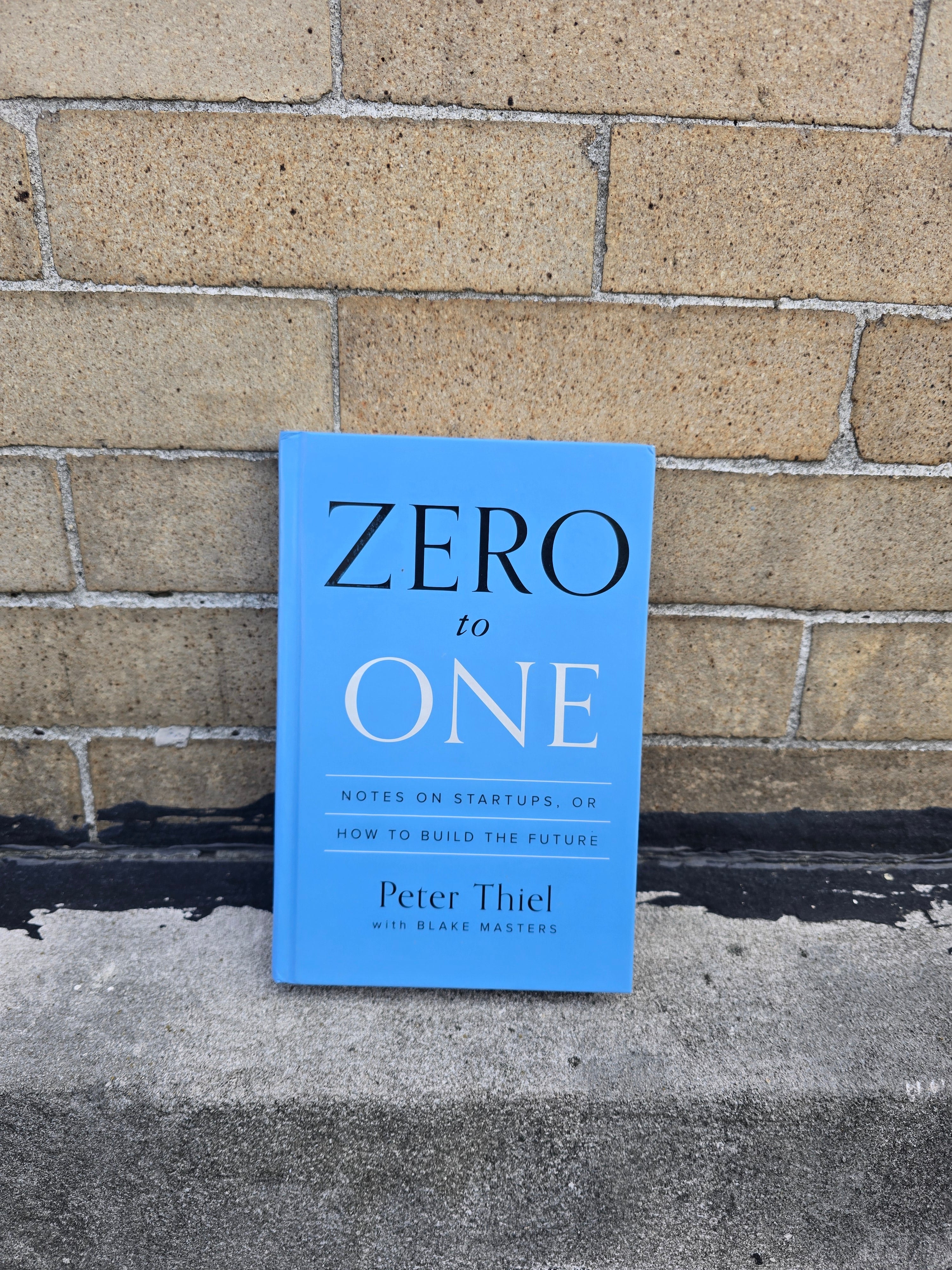 Zero to One – Notes on Startups & How to Build the Future (Peter Thiel) - Hardcover